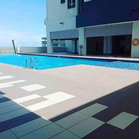 ORKED VANDA, 3 Bedroom apartment, SEAVIEW NETFLIXWIFIYOUTUBE Kuala Terengganu Buitenkant foto